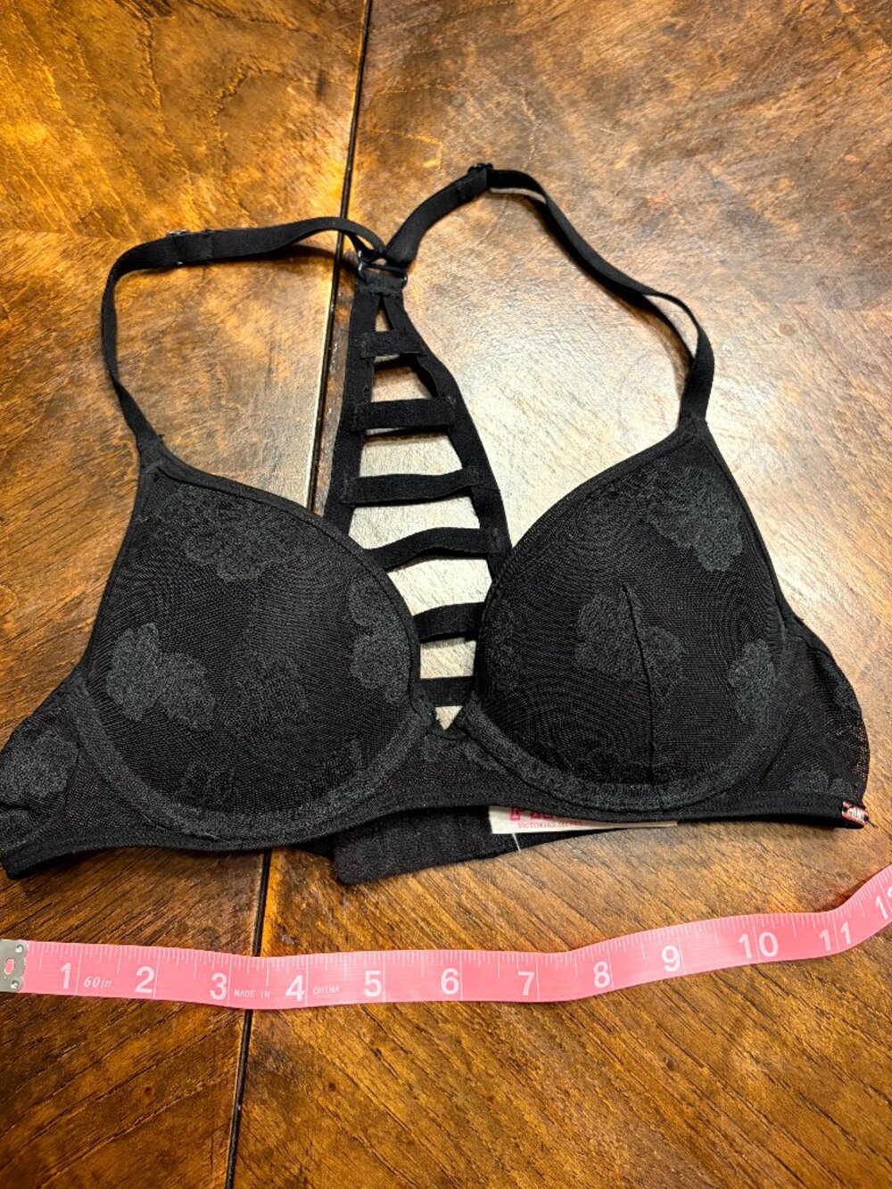 Pink Victoria's Secret Lightly Lined Push up bra, strappy back Black 32A Lace